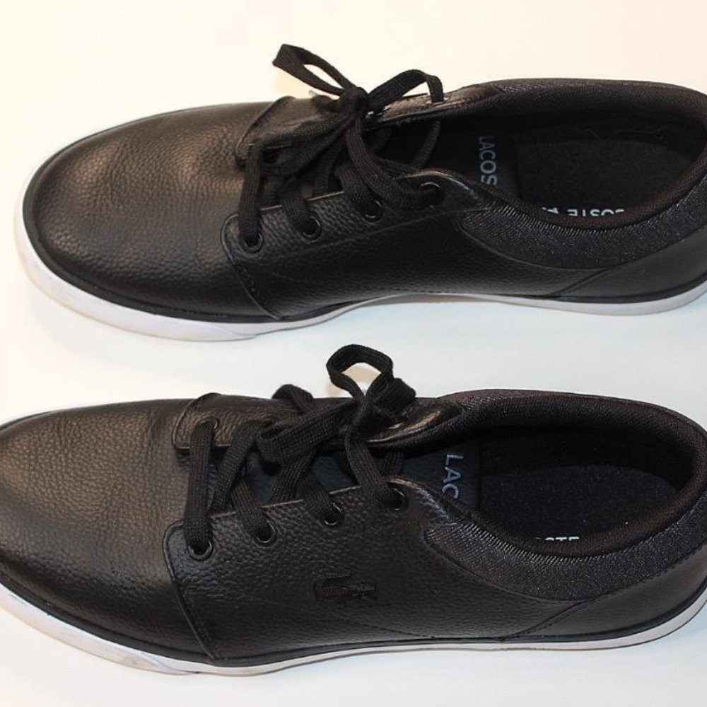 Lacoste Minzah Low Top Sneaker Shoe Black Leather White Trim Mens sz 8.5